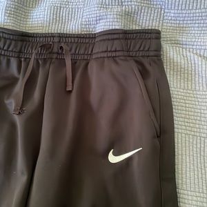 BLACK NIKE SWEATPANTS